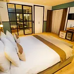 Hotel Fragments